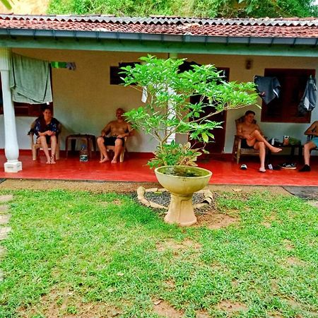Arachchi Guest House Mirissa Bagian luar foto