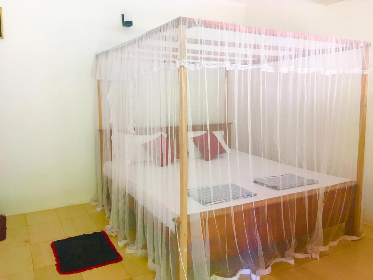 Arachchi Guest House Mirissa Bagian luar foto