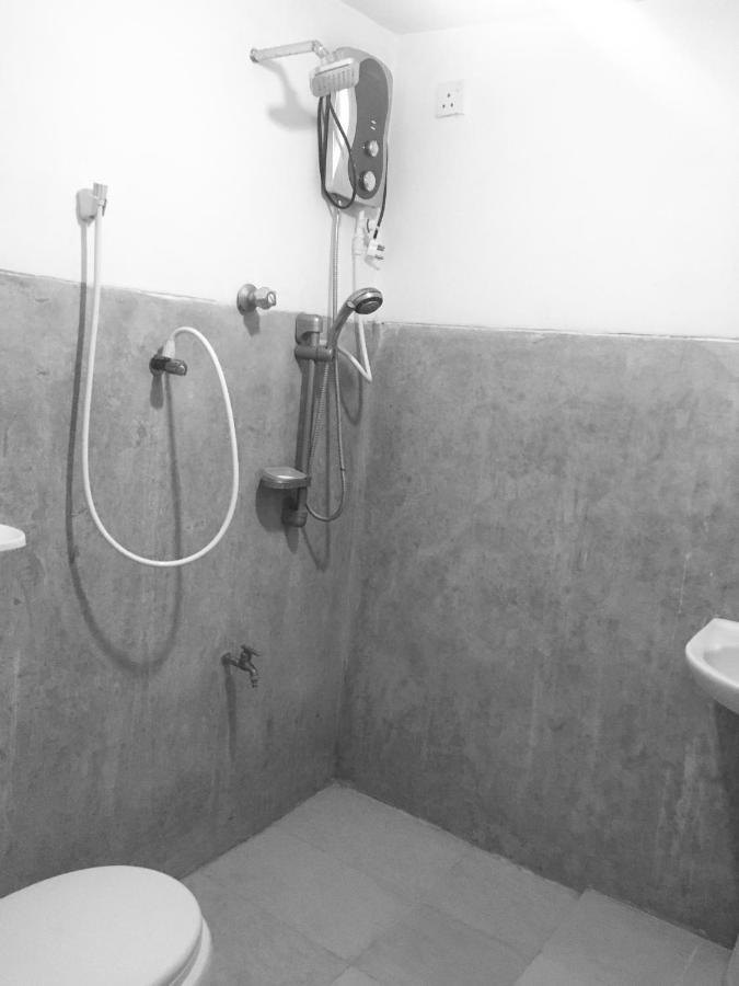 Arachchi Guest House Mirissa Bagian luar foto