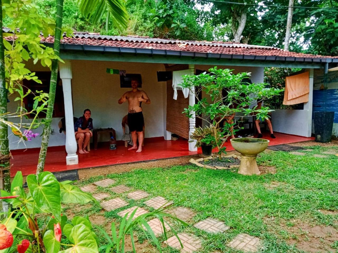 Arachchi Guest House Mirissa Bagian luar foto