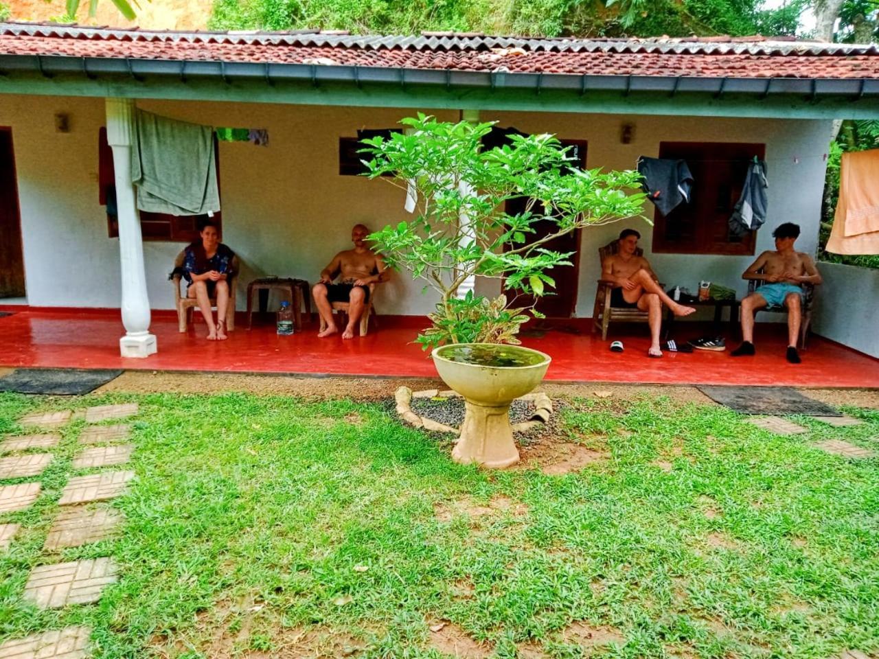 Arachchi Guest House Mirissa Bagian luar foto