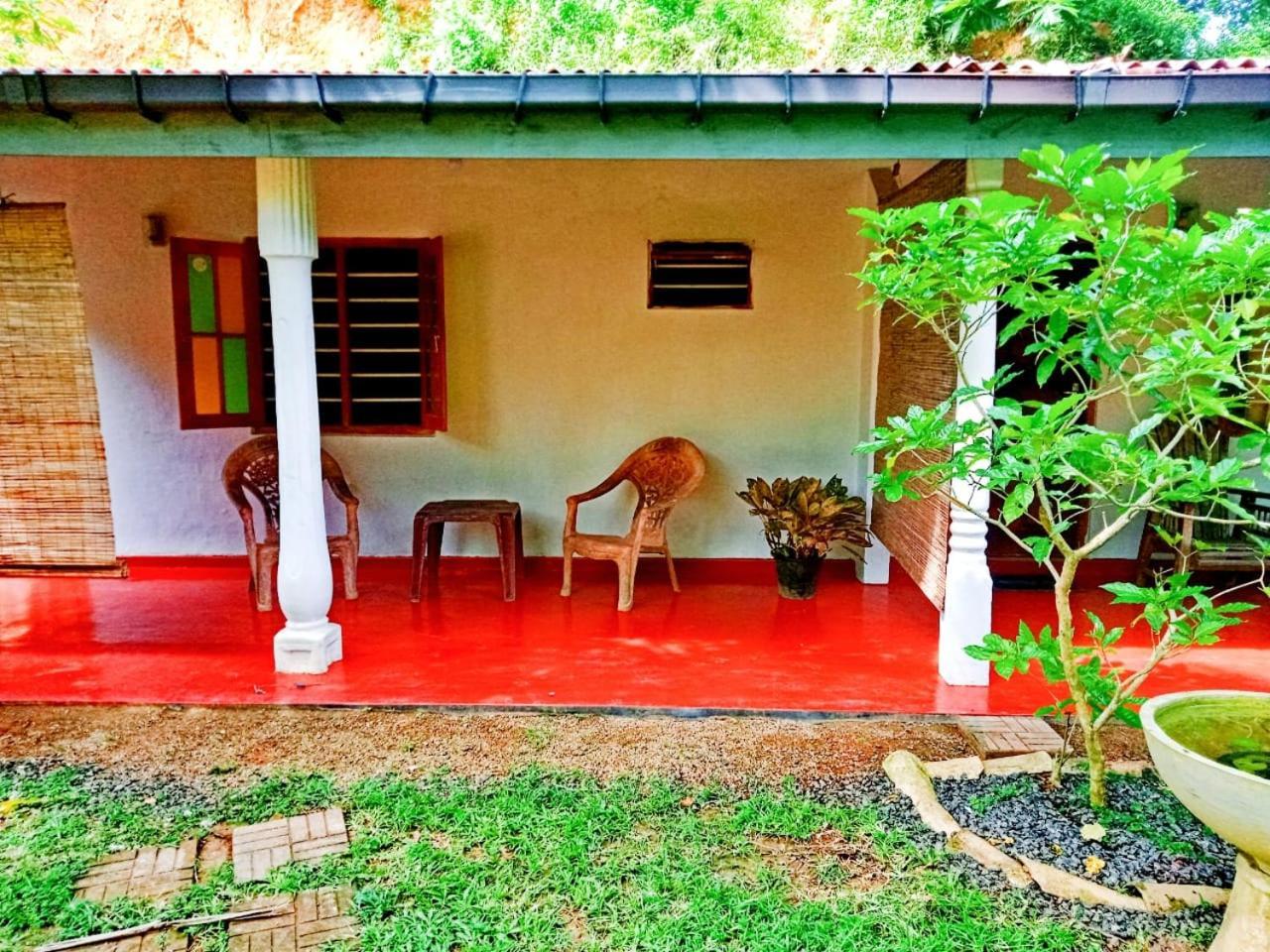 Arachchi Guest House Mirissa Bagian luar foto