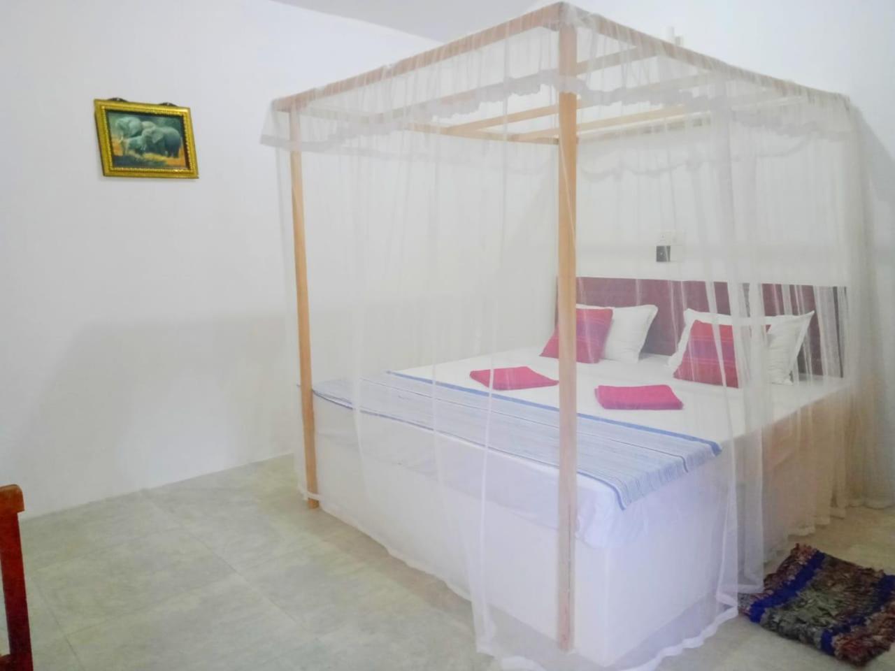 Arachchi Guest House Mirissa Bagian luar foto