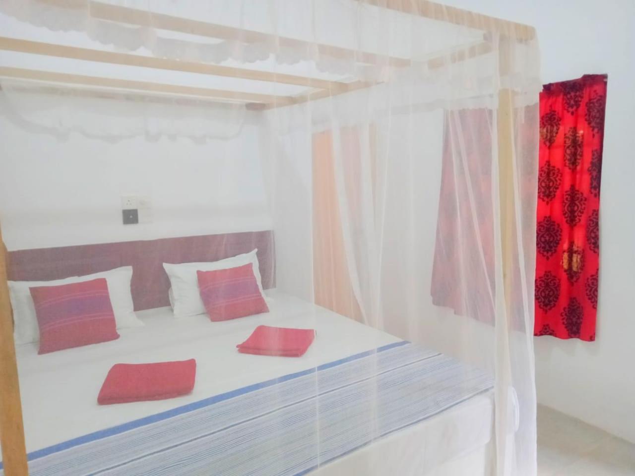 Arachchi Guest House Mirissa Bagian luar foto