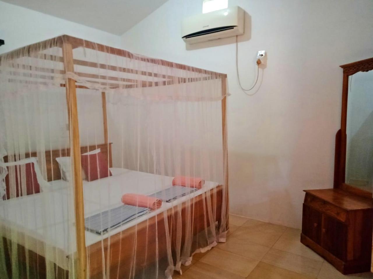Arachchi Guest House Mirissa Bagian luar foto